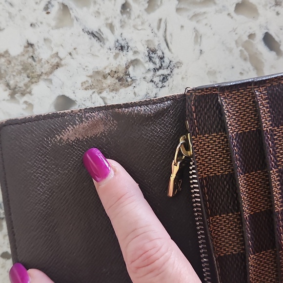 Louis Vuitton Damier Sarah Long Wallet - Picture 8 of 17